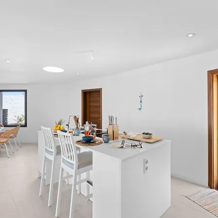 ヴィラ Casa Marina With Pool, Garden And Terrace