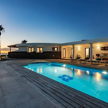 Villa Casa Marina With Pool, Garden And Terrace Famara