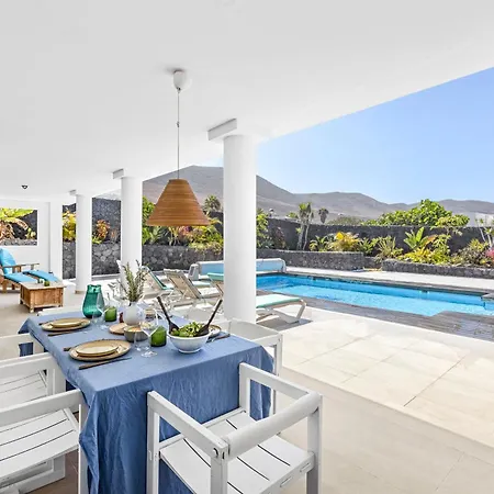 Casa Marina With Pool, Garden And Terrace Famara
